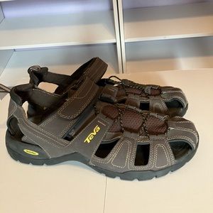 Teva Forebay size 14